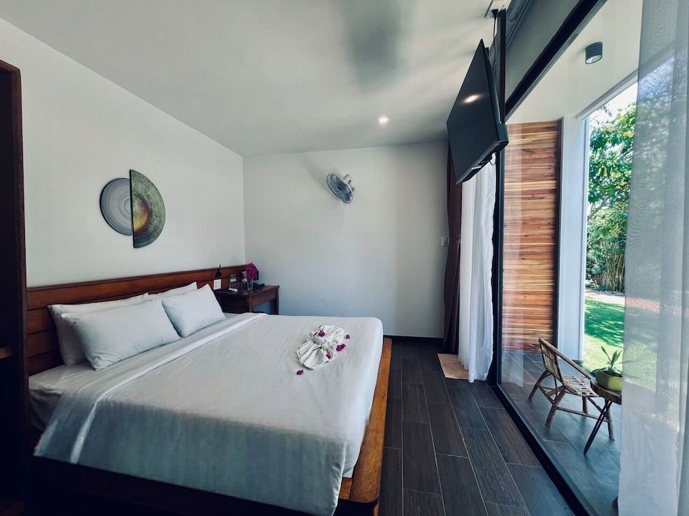 Deluxe Double Room, Pool View - Photo 10