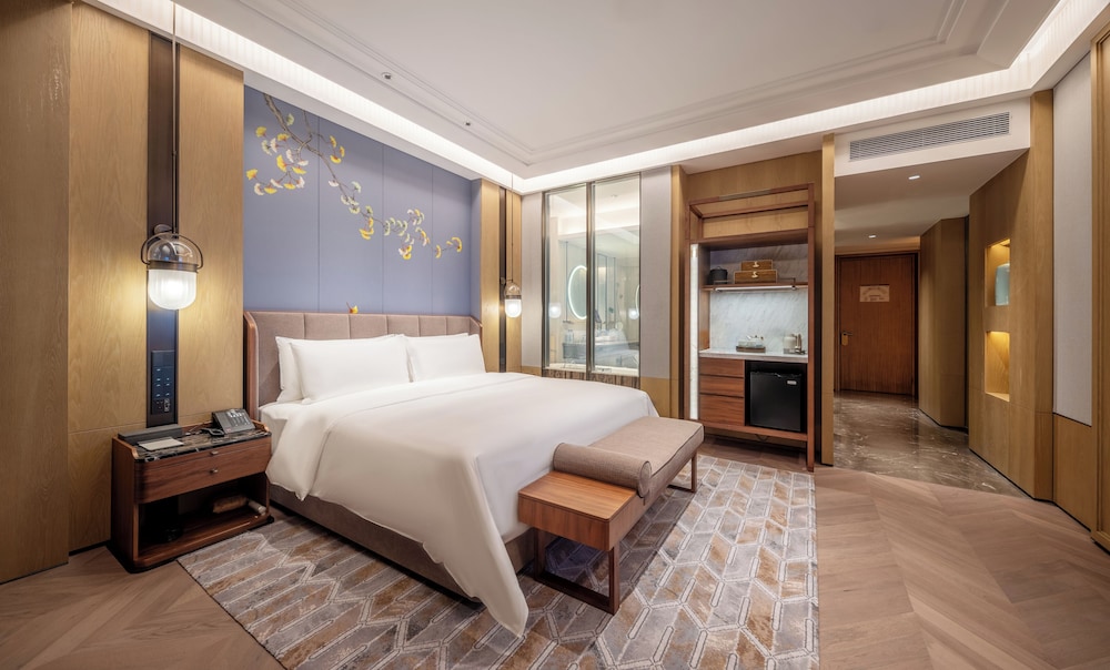 Deluxe King Bed