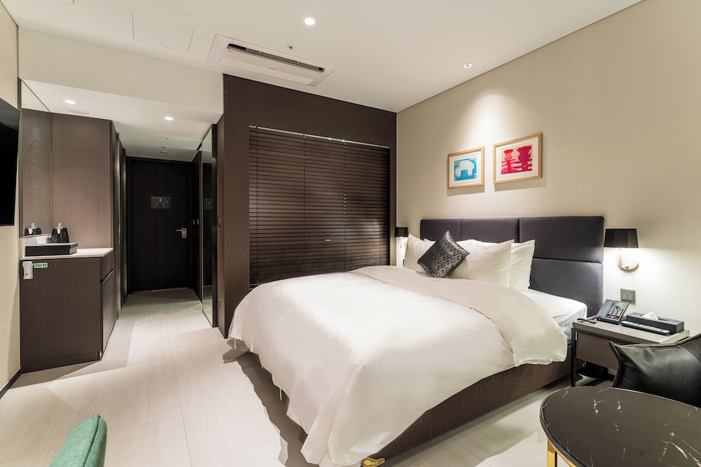 Deluxe Room, Balcony - Photo 3