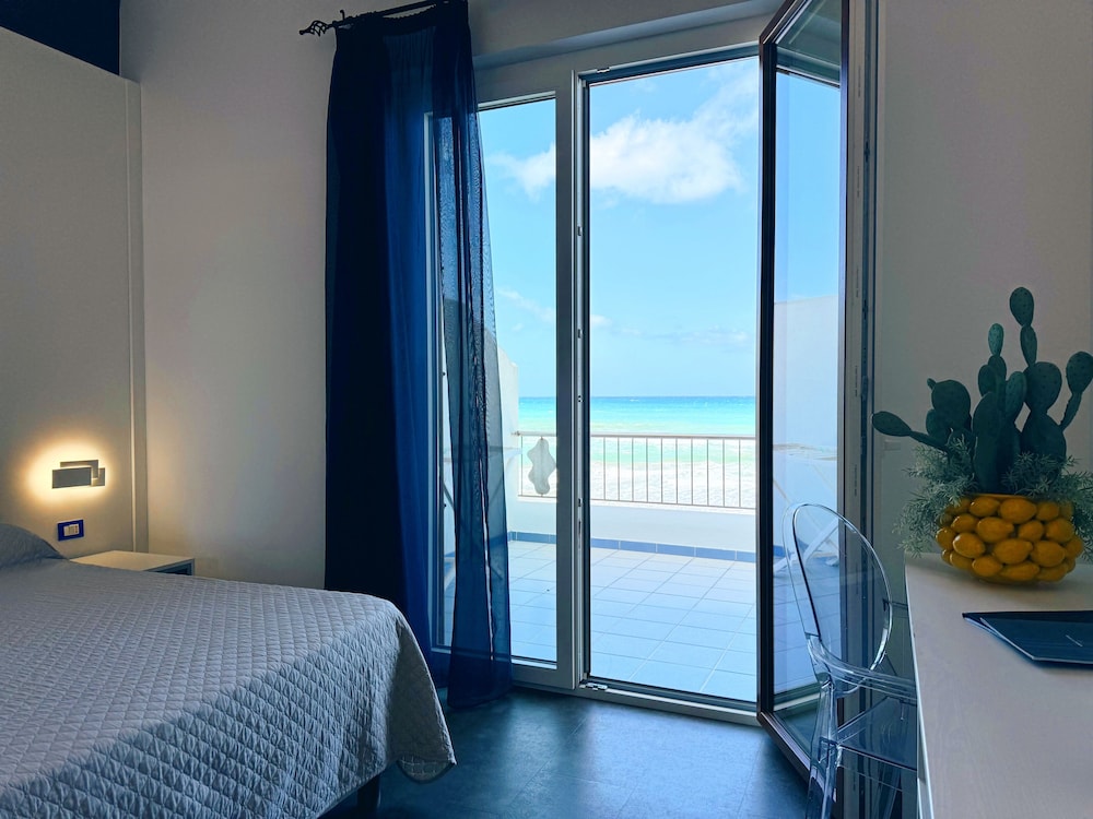 Deluxe Double or Twin Room, Sea View - Photo 15