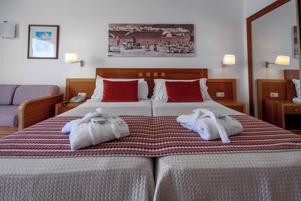 Superior Double Room, Balcony, Sea View (2 Adults + 1 Child) - Photo 1