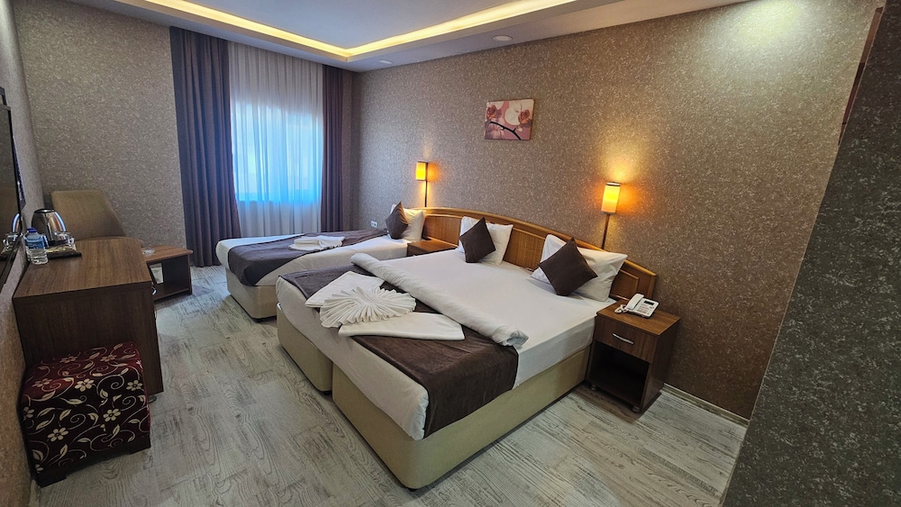 Deluxe Triple Room photo 1