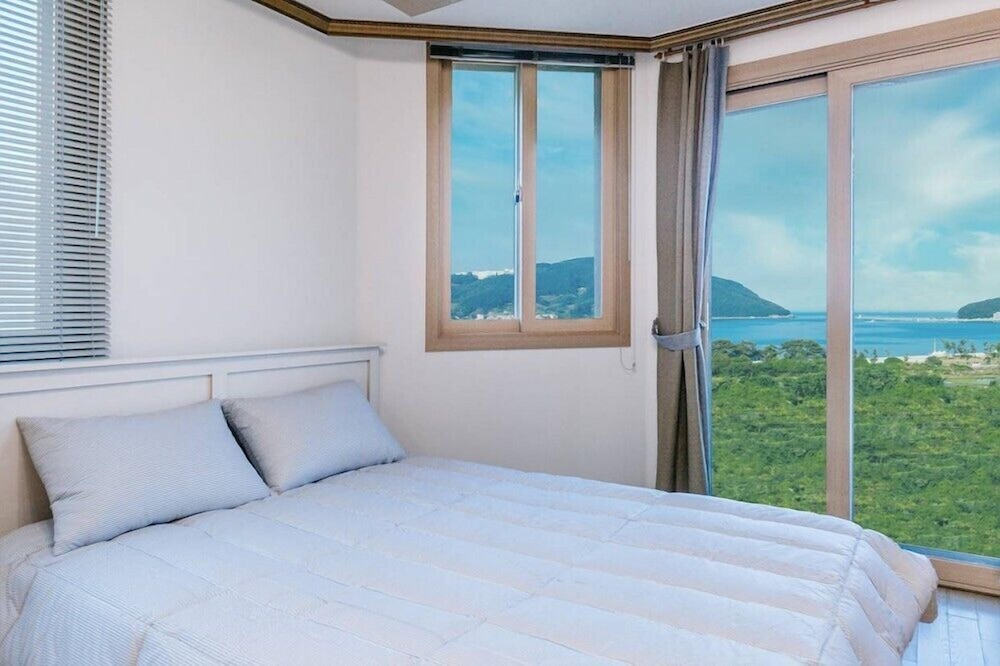 Room (Luna) - Photo 3
