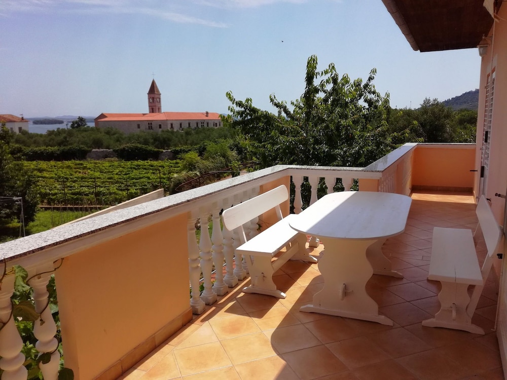 Apartment (Bor - 20 meters from beach - A1(4+1)) photo 2
