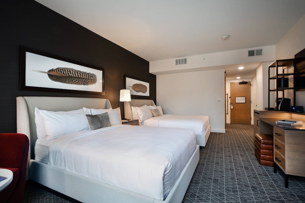 Room, 2 Queen Beds (Mobility Accessible, Roll-In Shower) photo 1