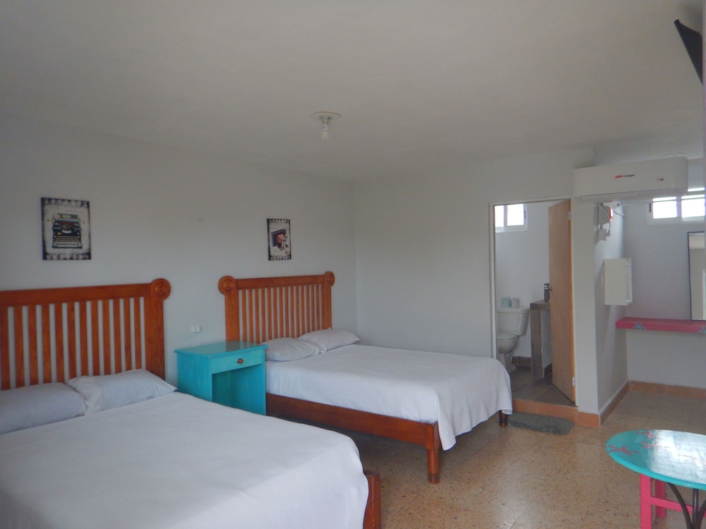 Standard Double Room, 2 Double Beds, Private Bathroom photo 1