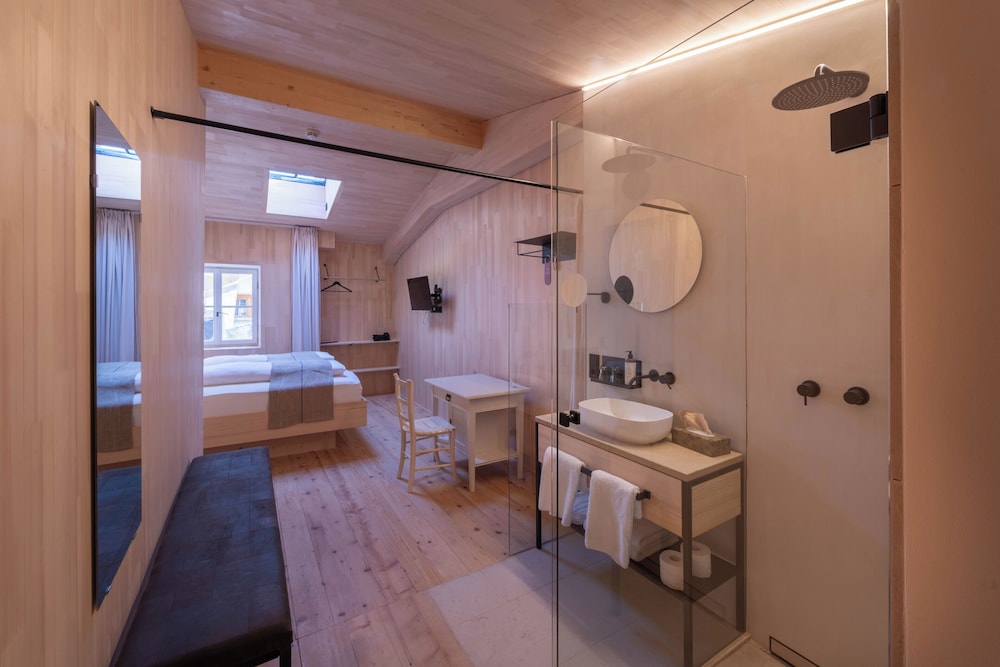 Design Double Room, 1 King Bed