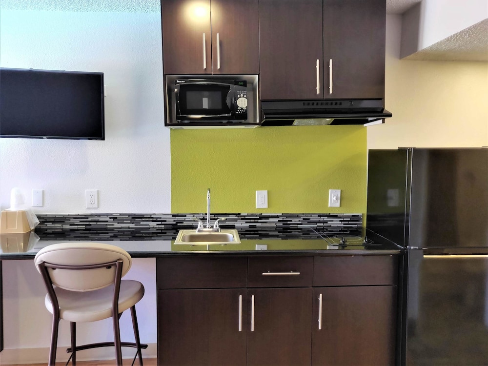 Deluxe Room, 1 King Bed, Non Smoking, Kitchenette