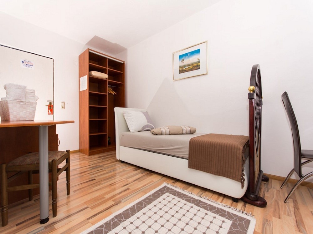 Studio (Studio (3 Adults)) photo 3