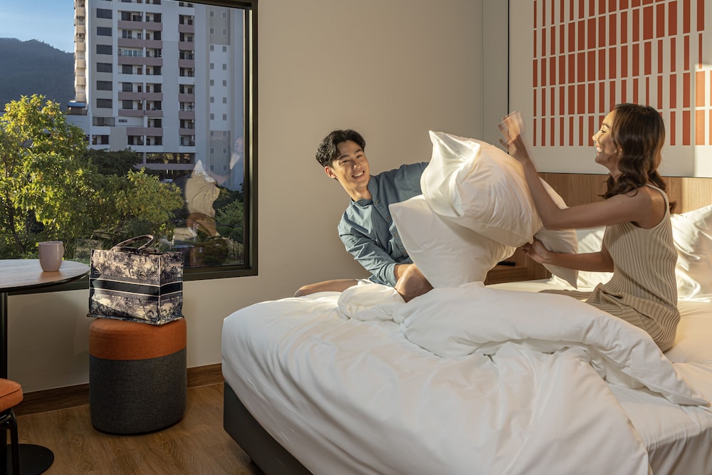 Standard Room, 1 King Bed - Photo 5