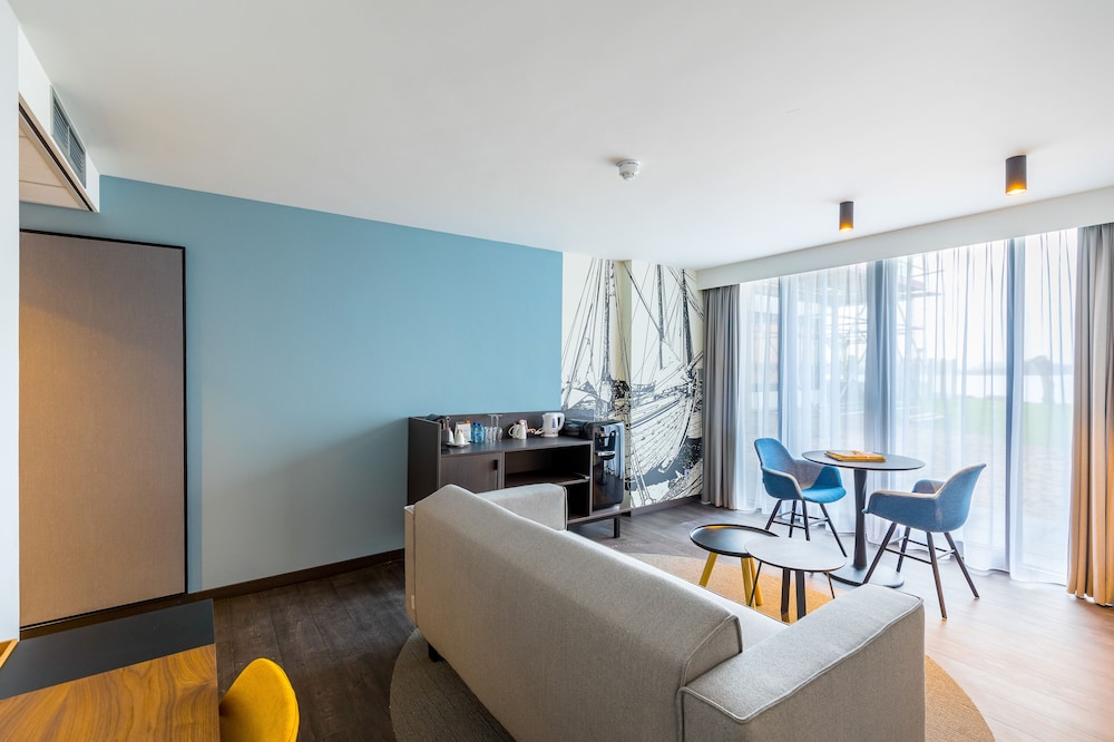Luxury Suite, Lake View - Photo 7