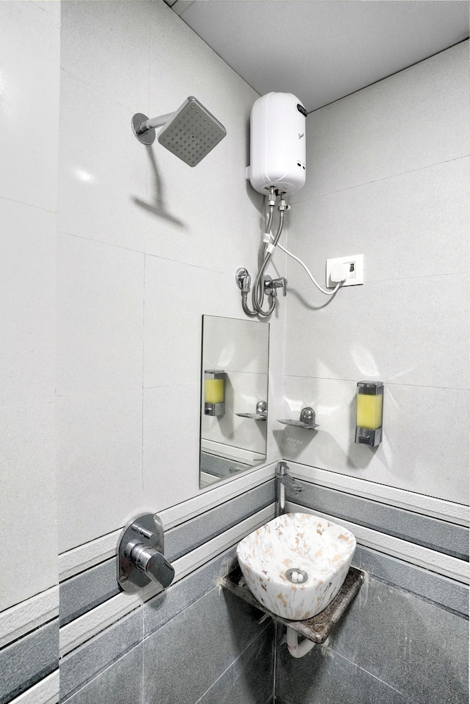 Deluxe Triple Room - Photo 11