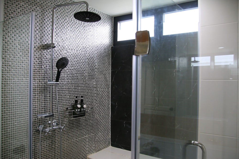 Premier Deluxe Pool Access - Photo 31