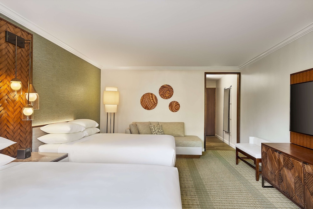 Club Queen Room with Two Queen Beds and Lounge Access (Non Smoking) thumbnail 5