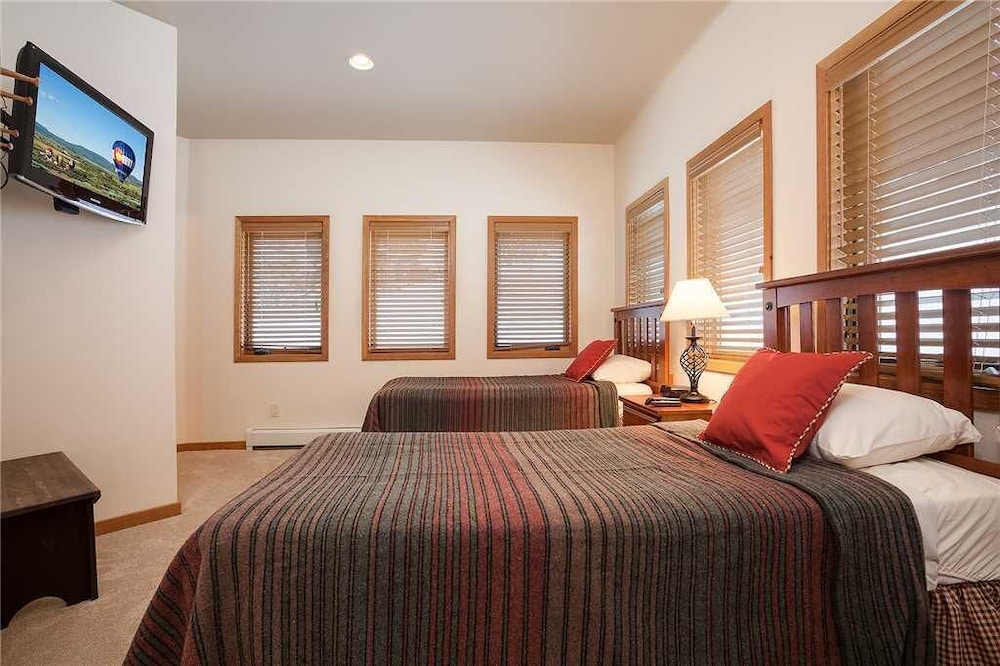 House, Multiple Beds (Ski Trail Lodge I) photo 1