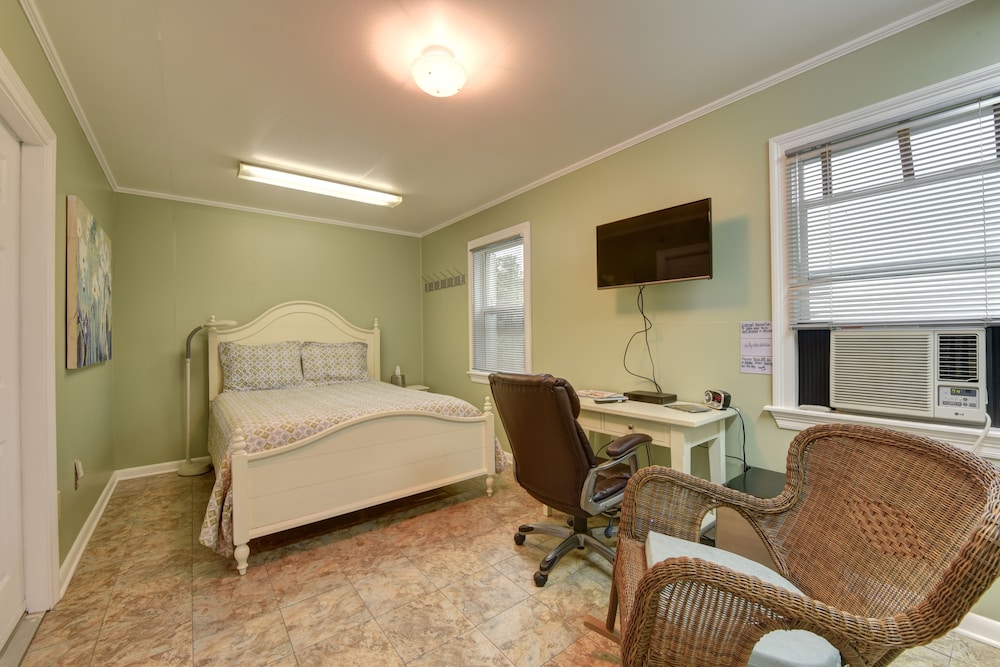 Premium Cottage, One Queen Bed, BR5 photo 2