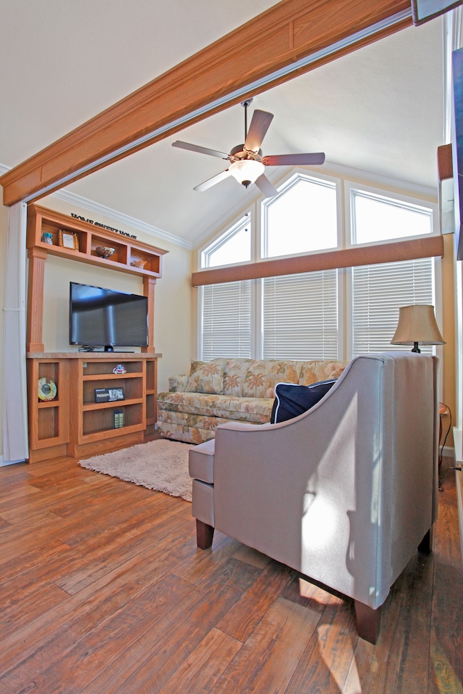 Cottage, 1 Queen Bed with Sofa bed, Non Smoking, Kitchen (Park Model, Pets OK) photo 1
