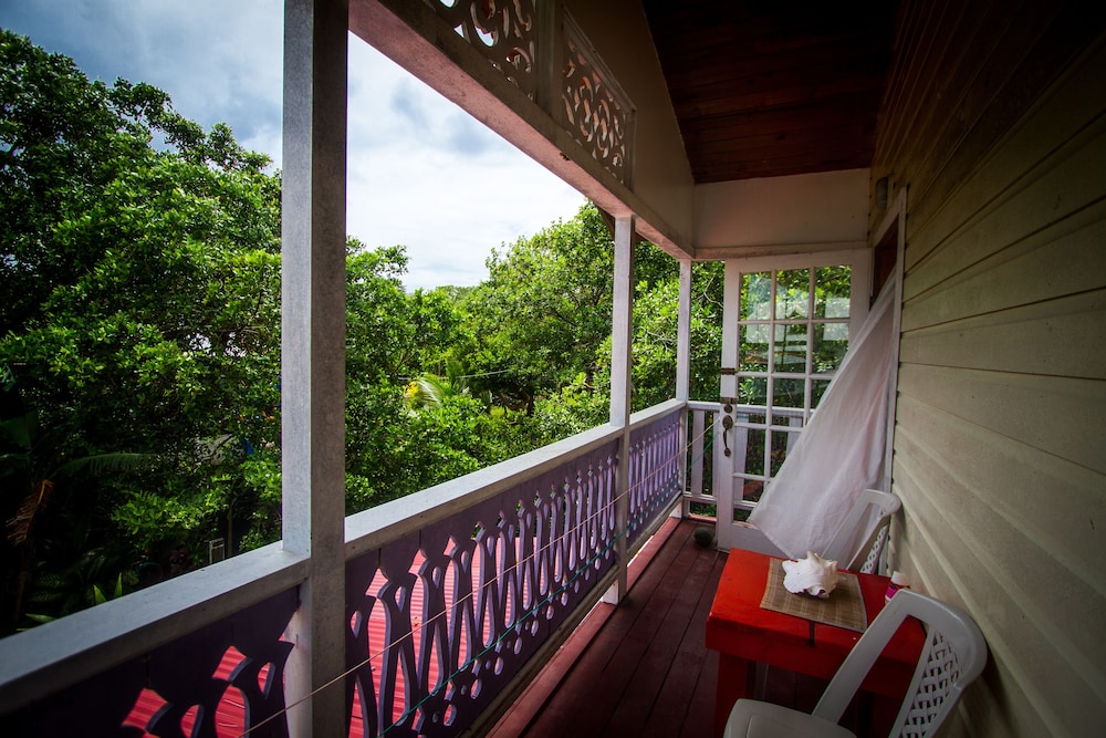 Standard Double Room, Private Bathroom, Partial Sea View photo 3