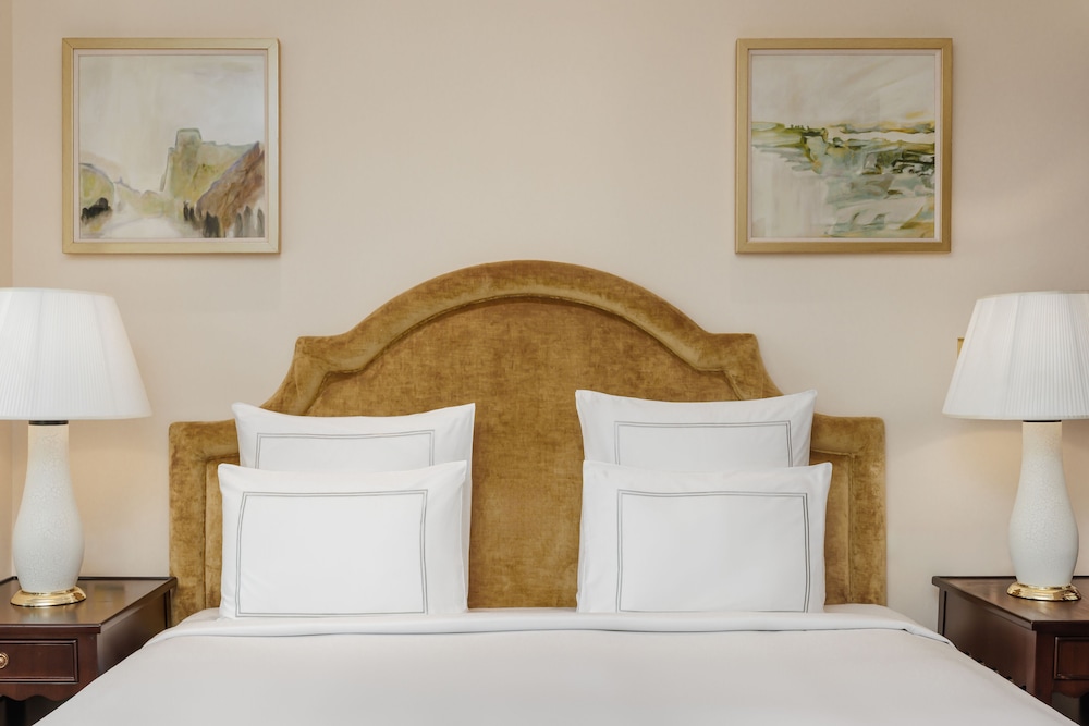 Executive Suite, 1 King Bed (No View)