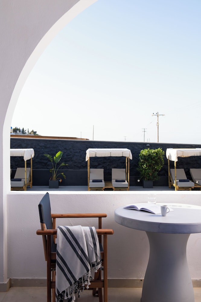 Comfort Room, Pool View - Photo 2