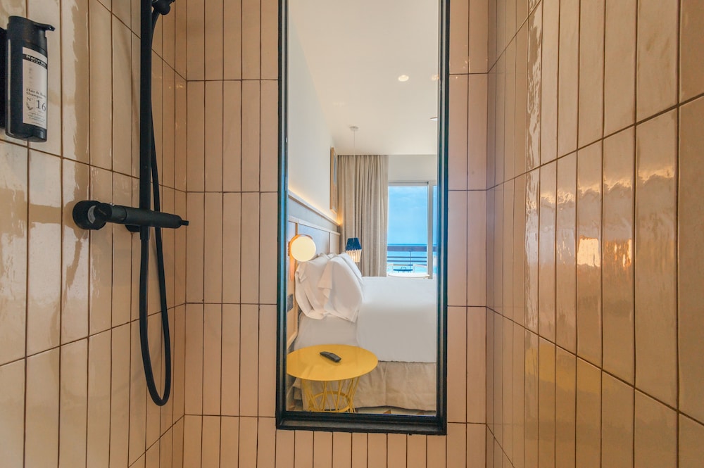 Deluxe Room, Sea View - Photo 9