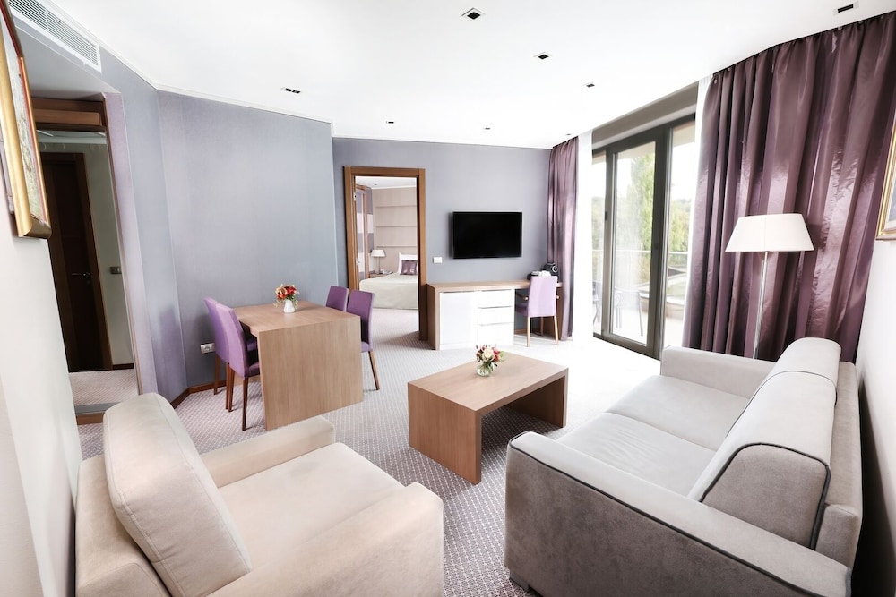 Luxury Suite, Sauna, City View photo 2