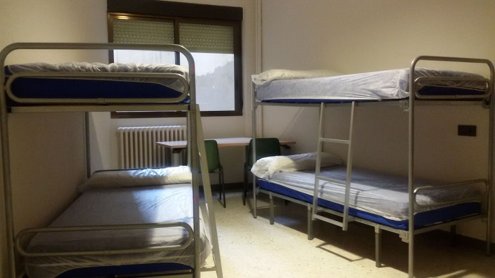 Cama en dormitorio compartido de 4 camas