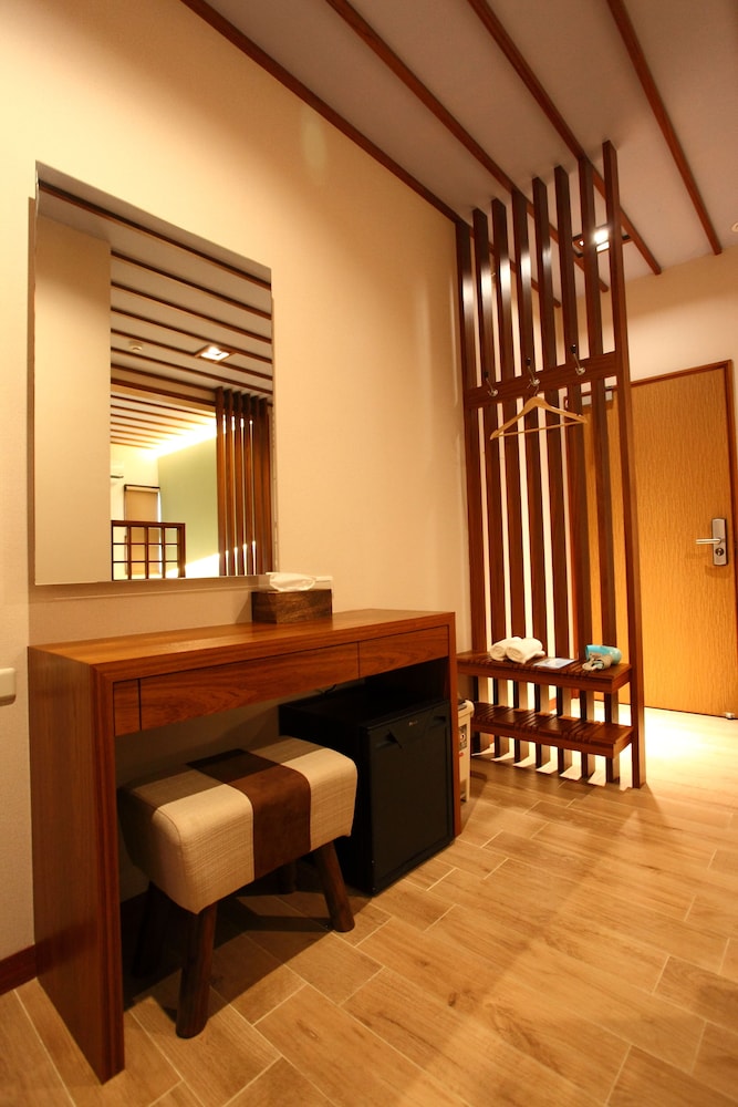 Standard Twin Room, Multiple Beds, Non Smoking (101) photo 2