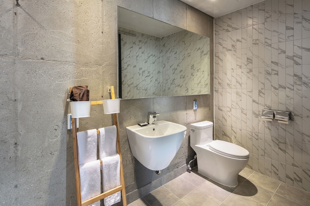 Gallery Suite - Photo 6