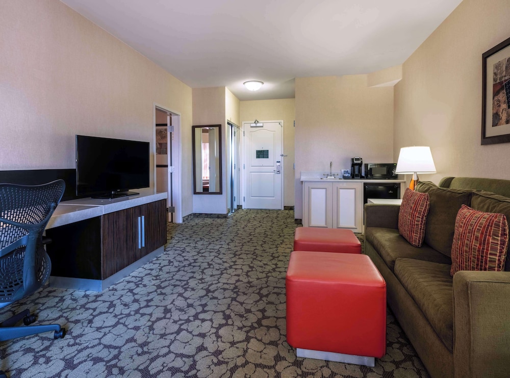 Suite, 2 Queen Beds, Accessible - Photo 2