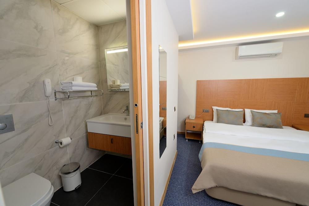 Comfort Double or Twin Room, Balcony, City View photo 2