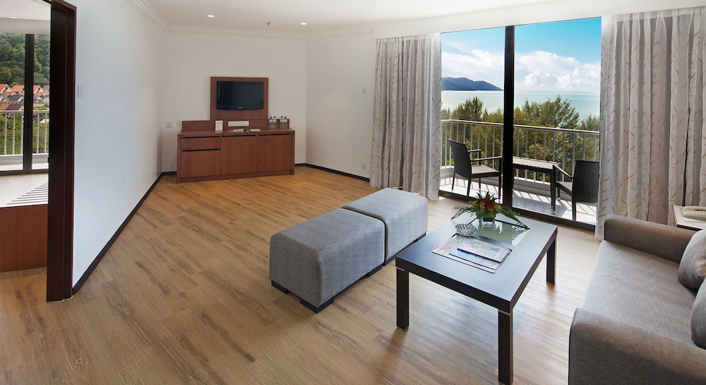 Suite, 1 King Bed, Sea View - Photo 2