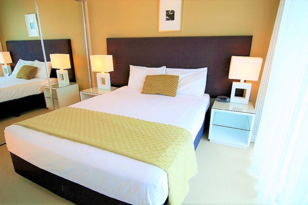 Classic Apartment, 2 Bedrooms, Kitchen, Tower photo 3