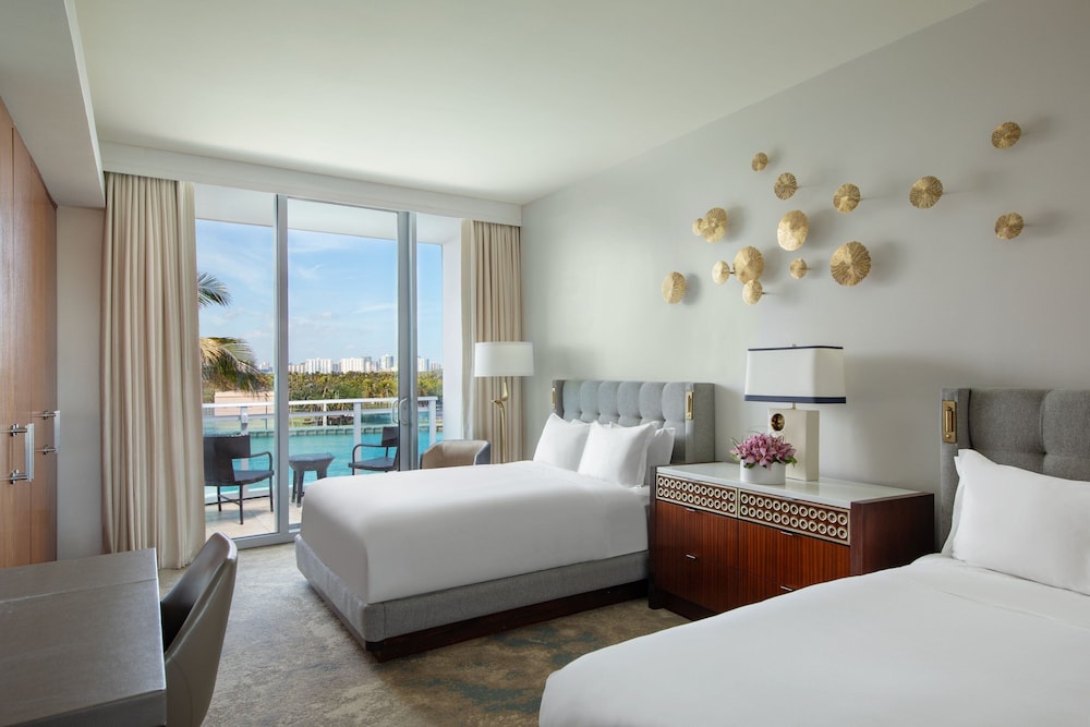 Suite, 2 Bedrooms, Non Smoking, Balcony (View), 1 King and 2 Queens