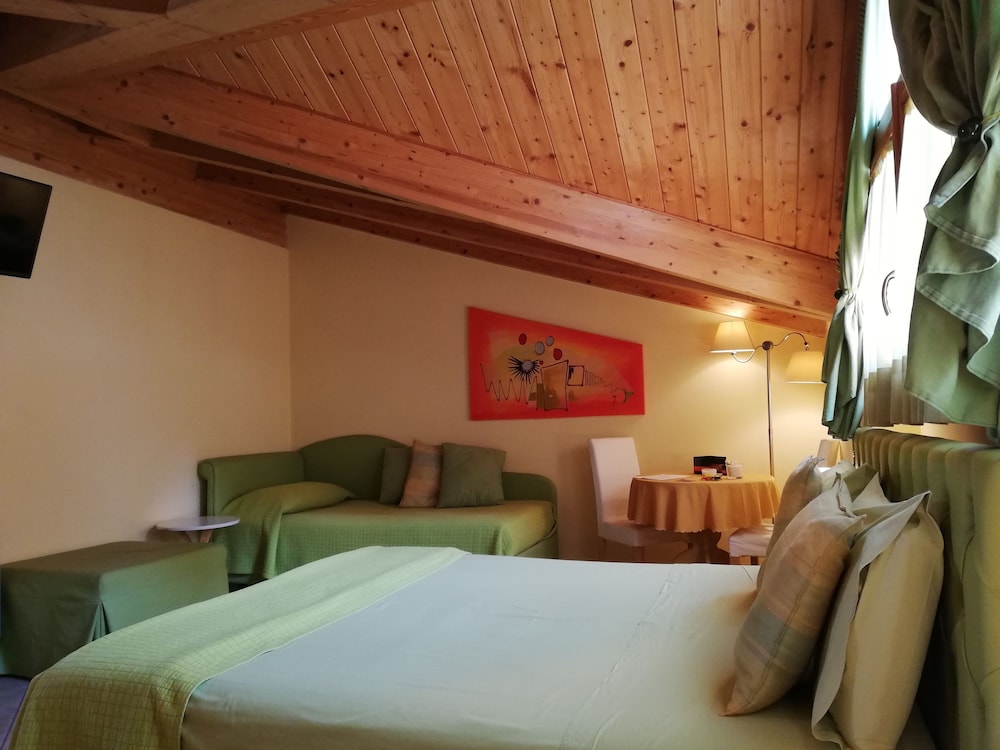Deluxe Double Room photo 3