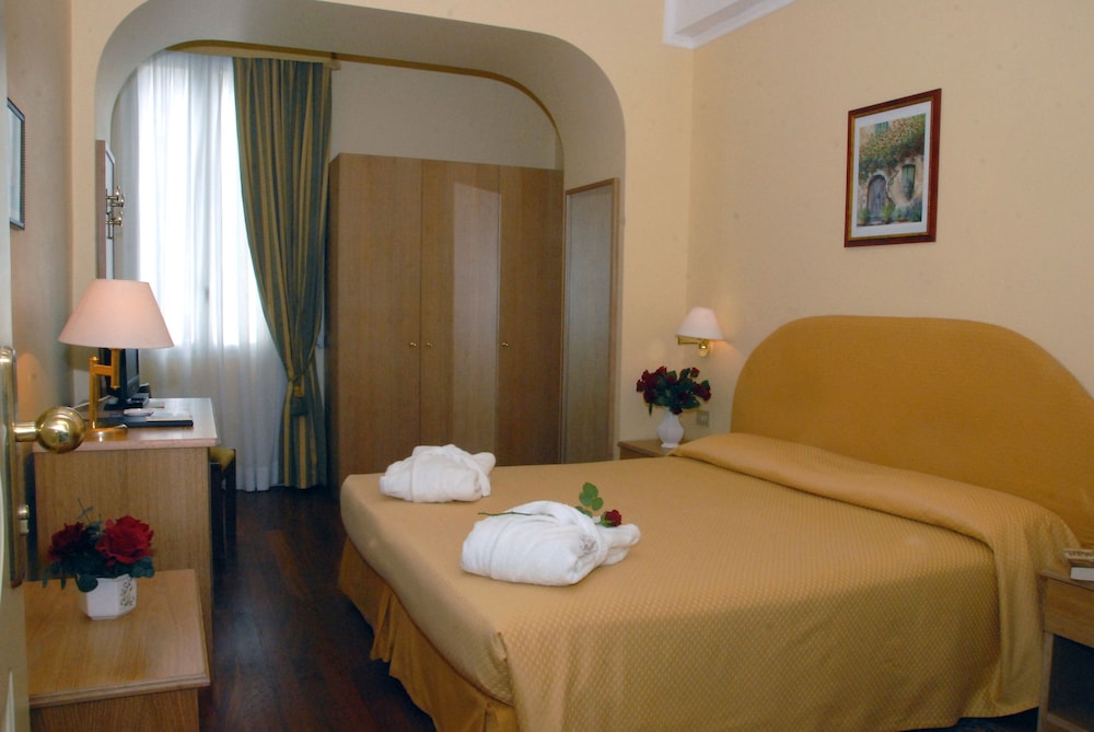 Standard Double or Twin Room photo 2