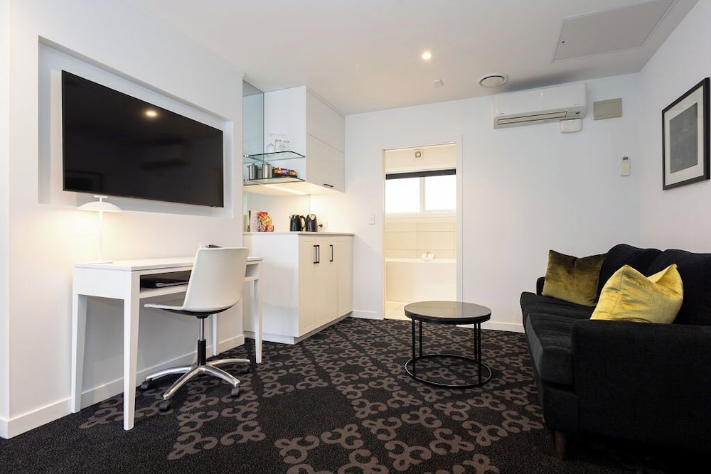 Boutique Suites - Photo 6