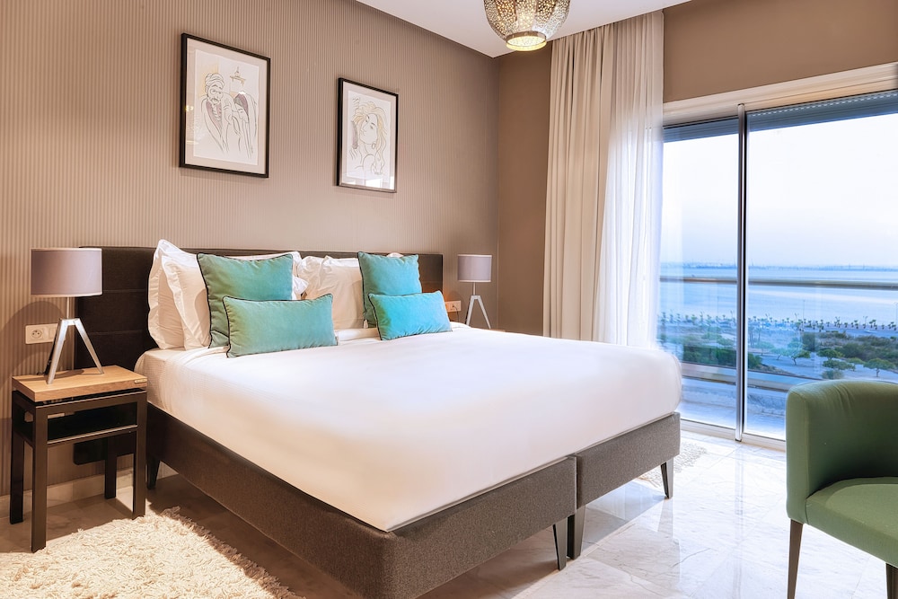 ADAM One Bedroom Suite Lake View