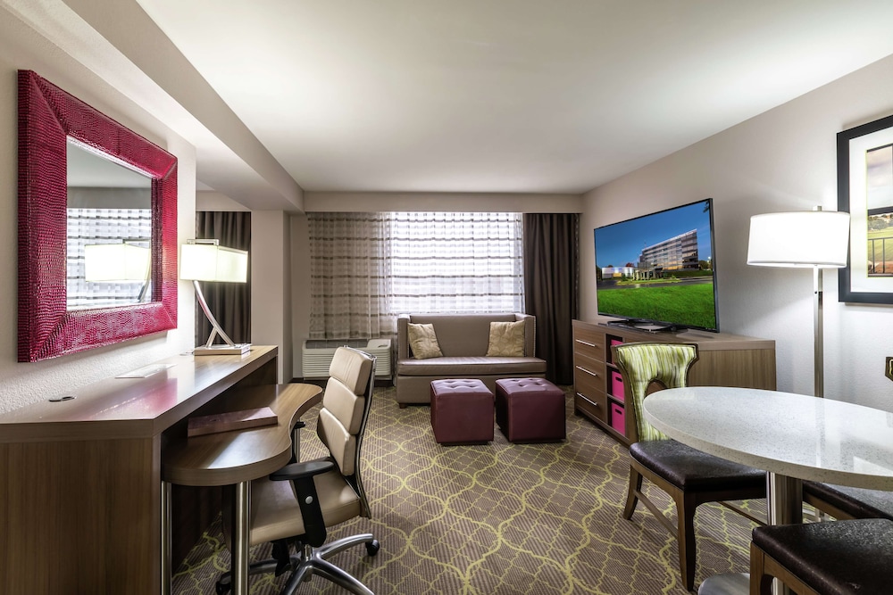 Junior Suite, 1 King Bed, Non Smoking photo 3