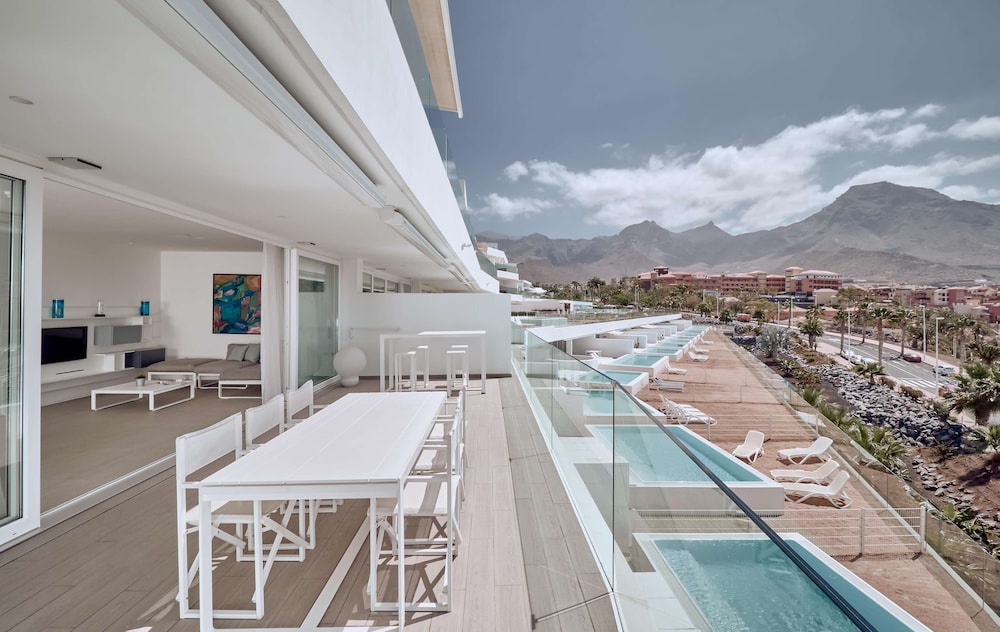 Suite, 1 Bedroom, Sea View (Divinity Bliss) thumbnail 6