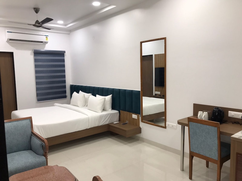 Standard Double Room, 1 King Bed photo 2