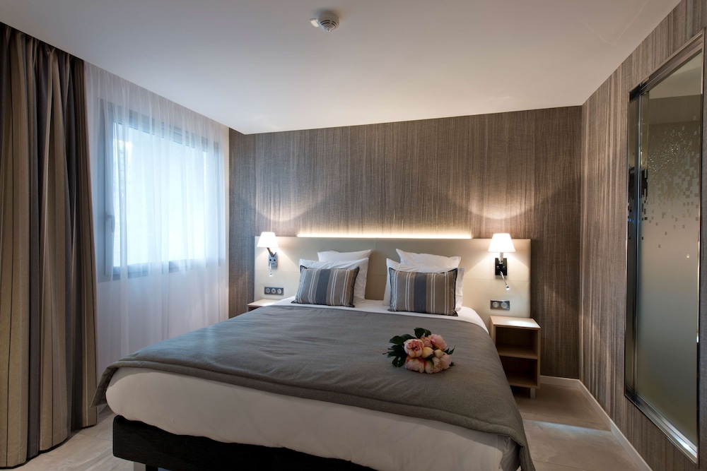 Junior Suite, Multiple Beds, Kitchen - Photo 4