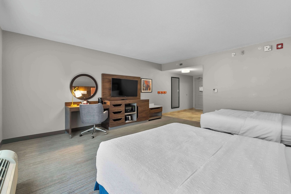 Two Queen Beds, Non-Smoking, Accessible - Photo 5