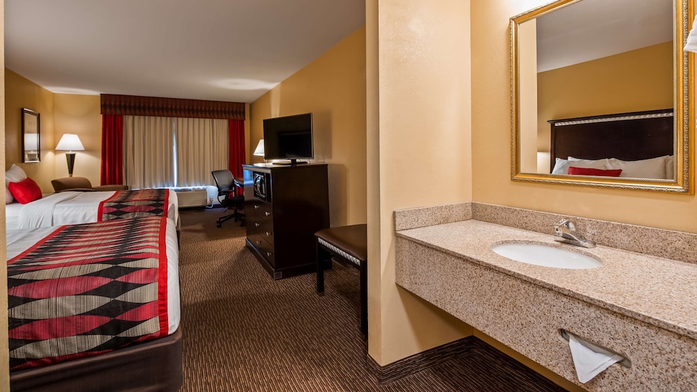 Standard Room, 2 Queen Beds, Non Smoking, Microwave (Larger Room) - Photo 5