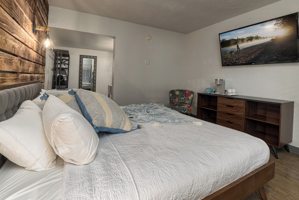 Comfort Room, 1 King Bed photo 1