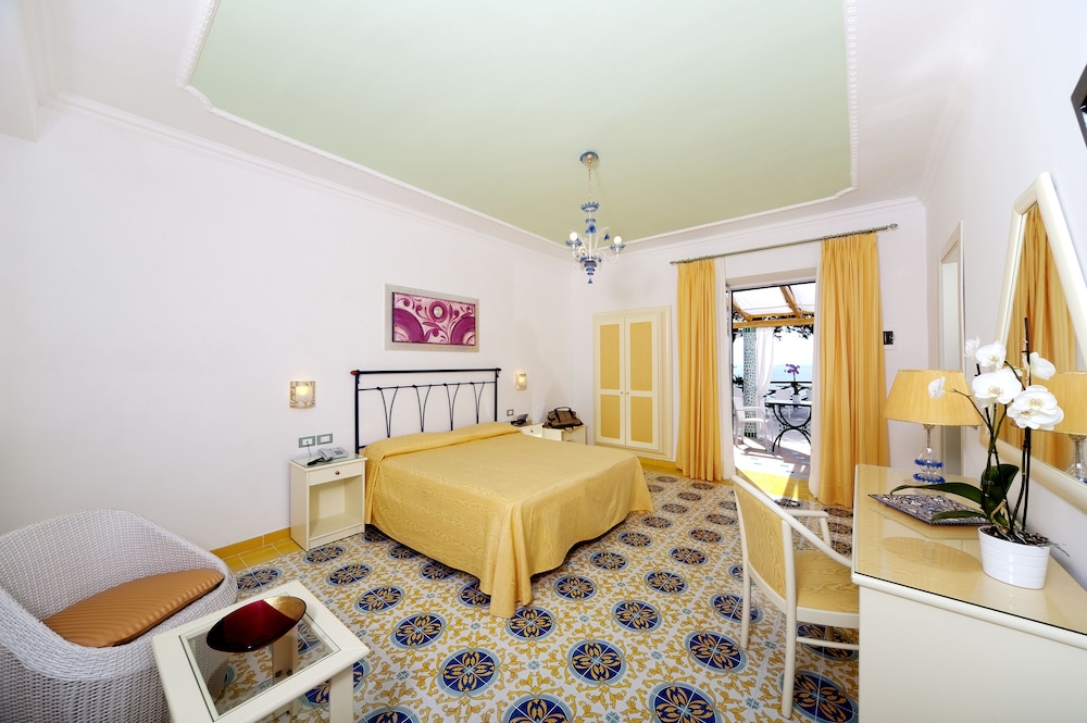 Superior Quadruple Room, Sea View