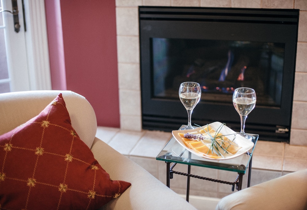 Oriental Poppy / Hot Tub / Fireplace photo 3