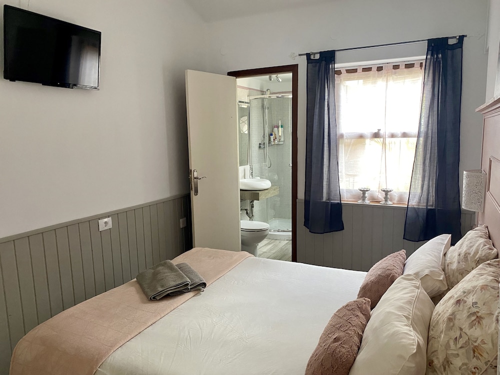Romantic Double Room, 1 Double Bed, Ensuite photo 3