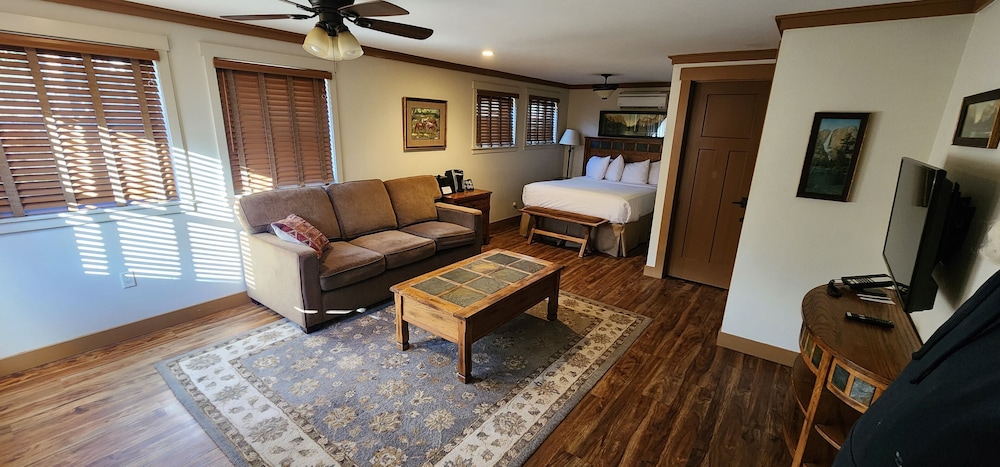 Suite, 1 Queen Bed