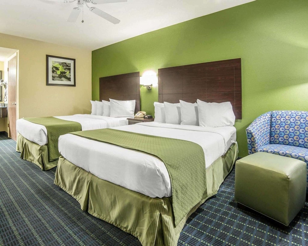 Standard Room, 2 Queen Beds, Non Smoking photo 1